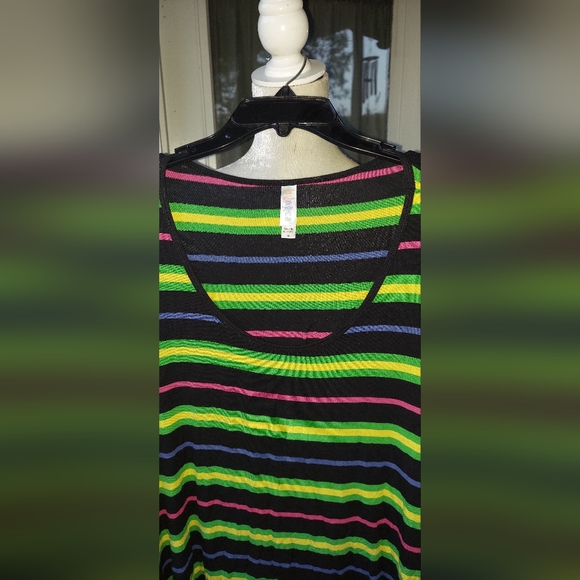 LuLaRoe Striped Top Shirt in size Medium - Picture 2 of 4